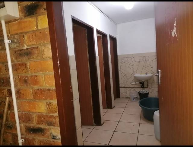 250M² BUILDING FOR SALE IN SPRINGS CENTRAL